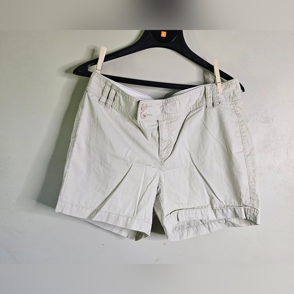 💜Banana Republic  Est.1978 Short‎ Size 8, Color Beige 💚
